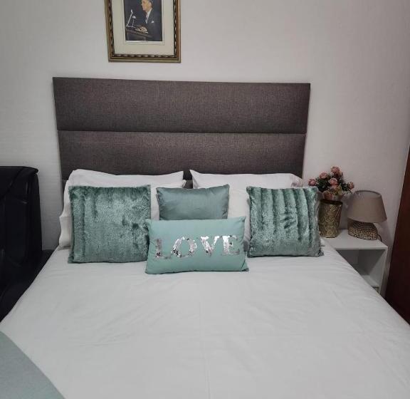 膳宿费 Squirrels Guest House