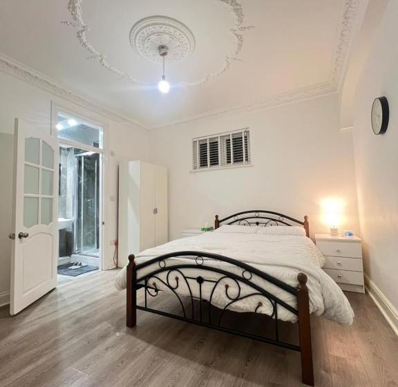 ペンション Stayeasy En Suite London