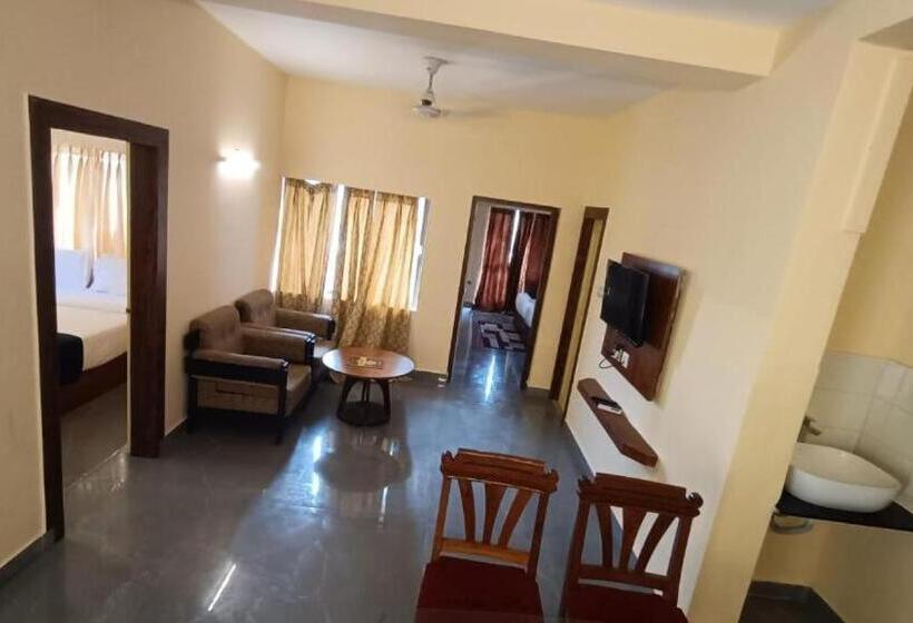 פנסיון Surja Vila