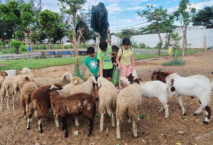 استراحتگاه Lumiere Family Village Dong Tac