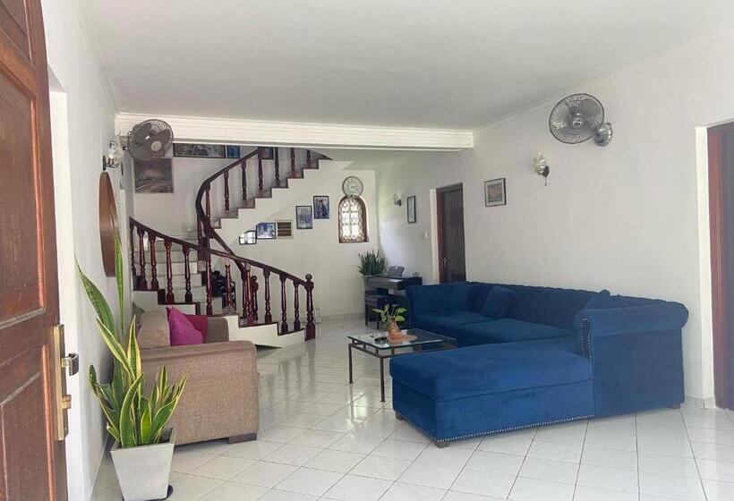 リゾートホテル New White House