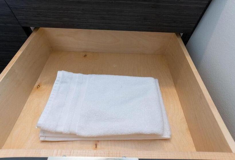 Self Check In Washer Dryer 4ksmart Tv King Bed Gym