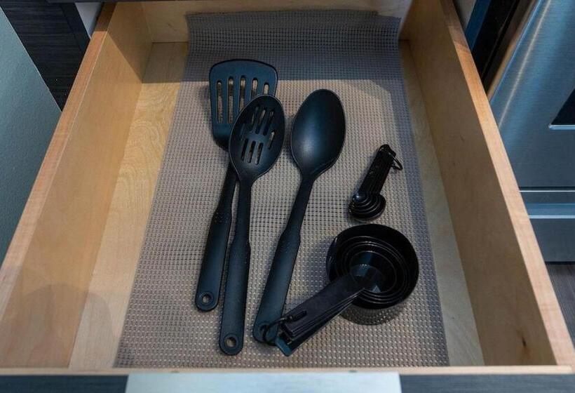 Self Check In Washer Dryer 4ksmart Tv King Bed Gym