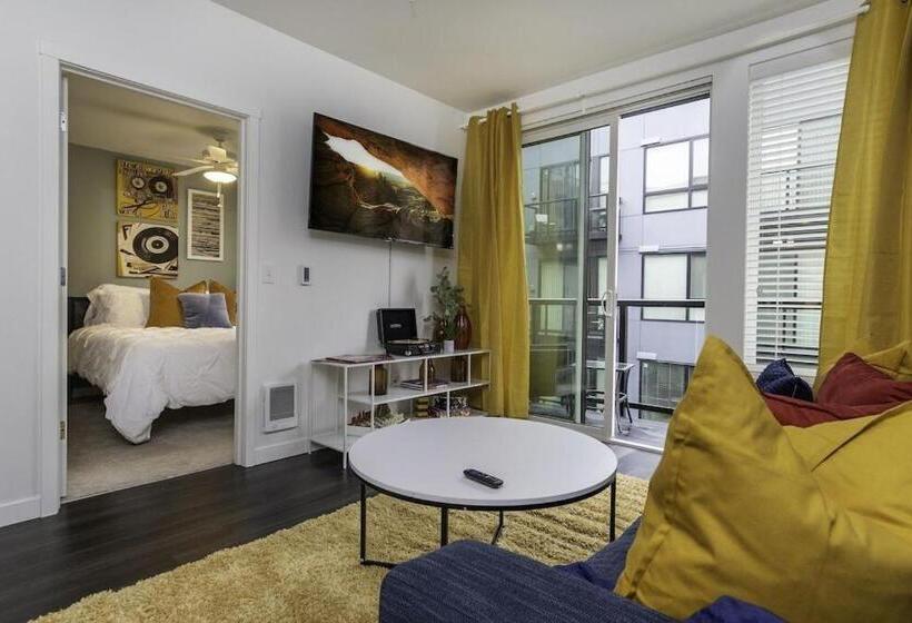 Self Check In Washer Dryer 4ksmart Tv King Bed Gym