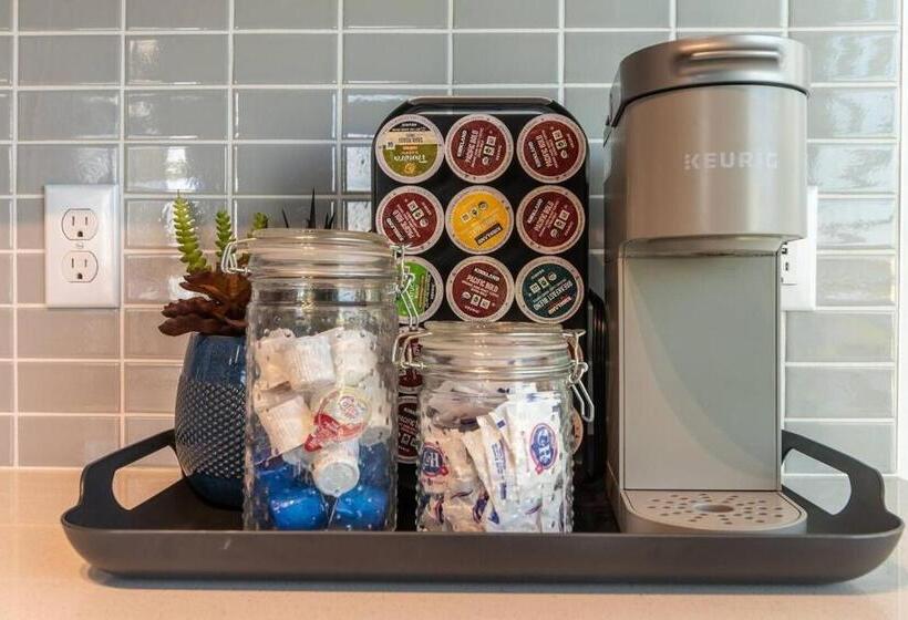 Spacioustwo Bdrm2bathrmlaundrygympaid Parking