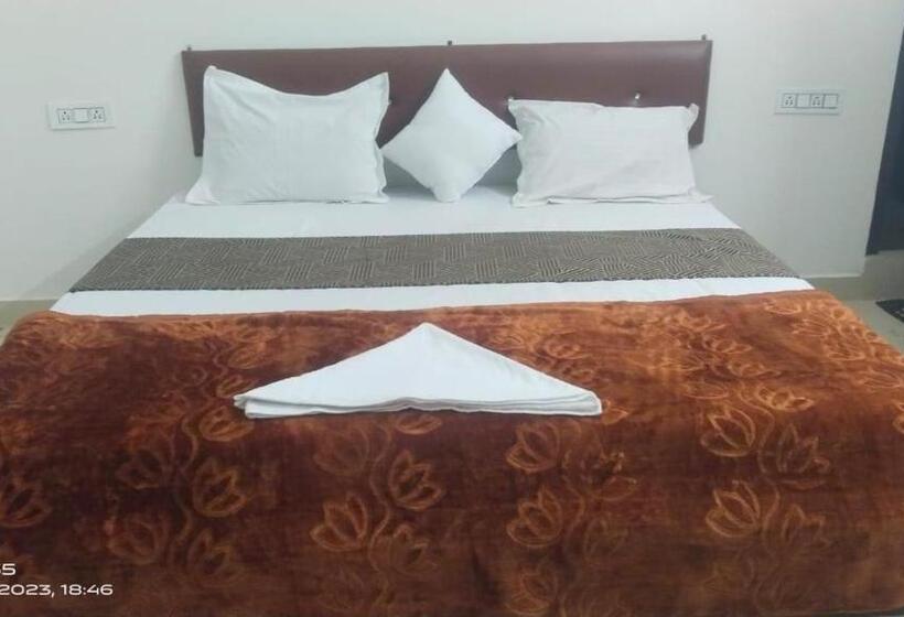 Spot On Hotel The Royal Green