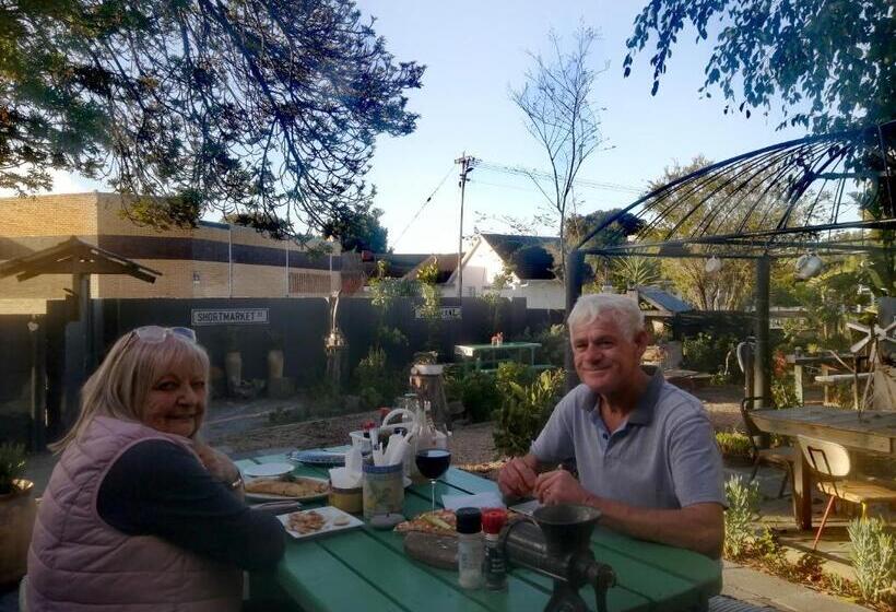 Suzies Huis Restaurant Bed And Breakfast