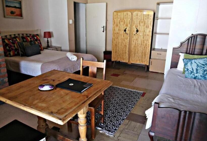 Suzies Huis Restaurant Bed And Breakfast