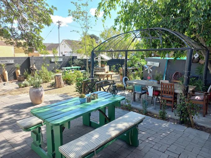 Suzies Huis Restaurant Bed And Breakfast