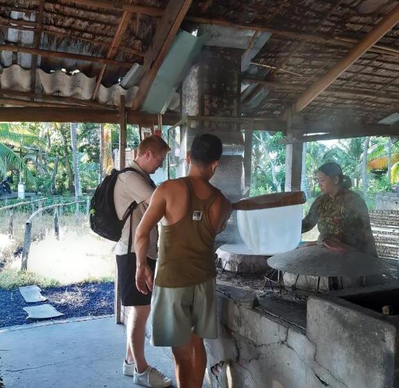 هاستل Mekong Delta Official