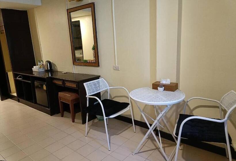 فندق صغير 978 Chidlom At Jomtien