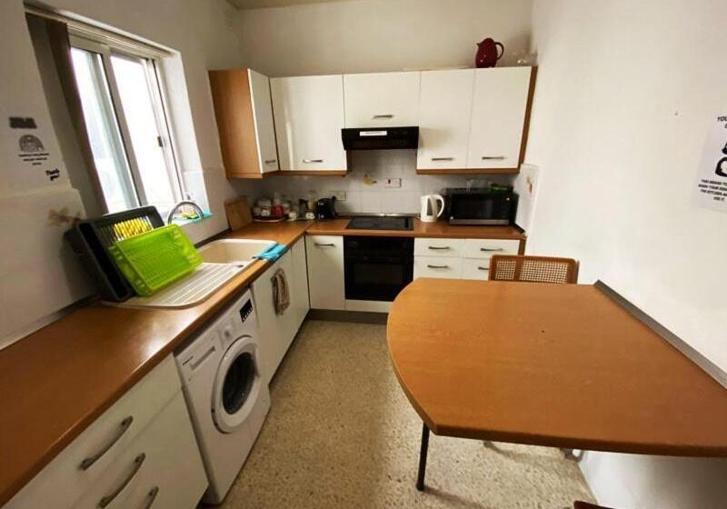 هاستل Eem Only Girls Student Residence