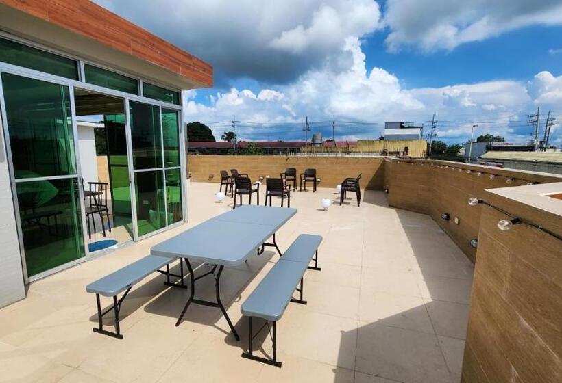 הוסטל Grayhouse Inn Tagaytay