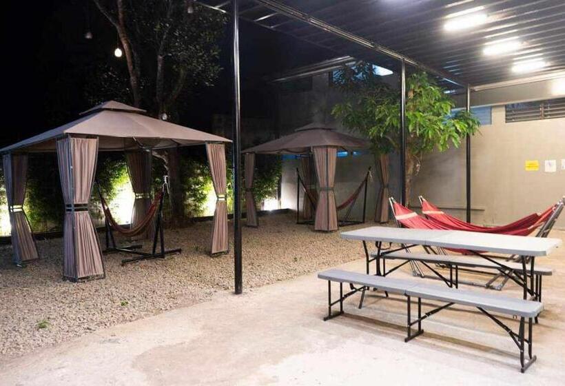 הוסטל Grayhouse Inn Tagaytay