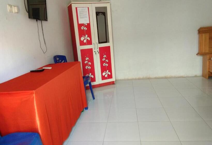 هاستل Penginapan Arwana Inn