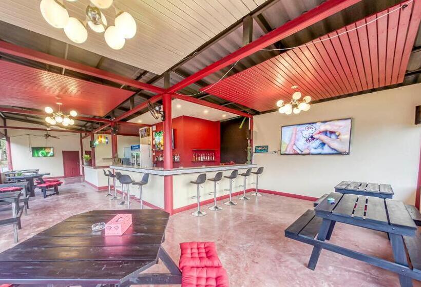 הוסטל The Travelers Friend En Suite Dorm Room Ac