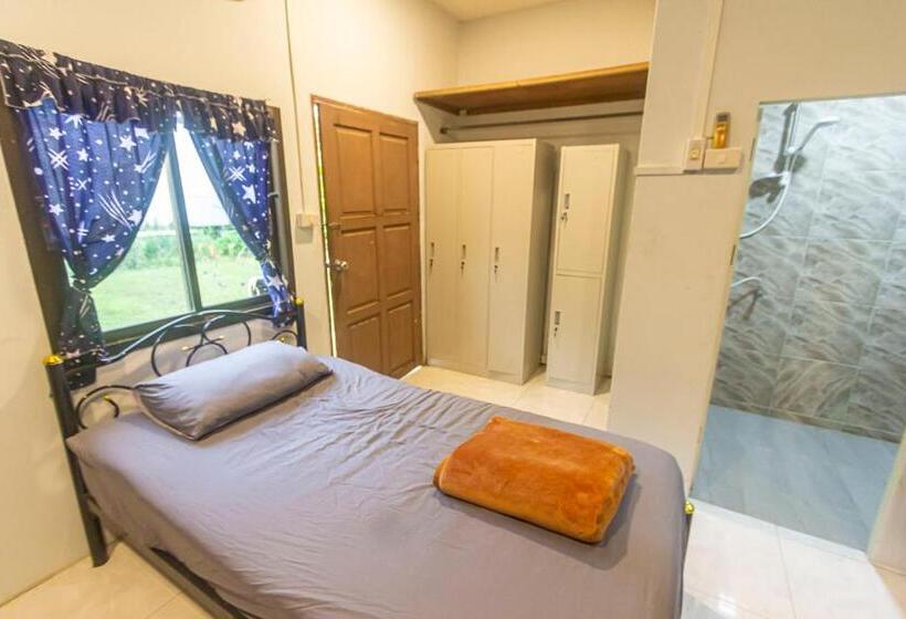 הוסטל The Travelers Friend En Suite Dorm Room Ac