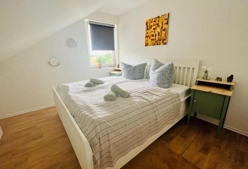 Общежитие Zweibettzimmer Mit Gemeinschaftsbad ,küche & Wohnzimmer