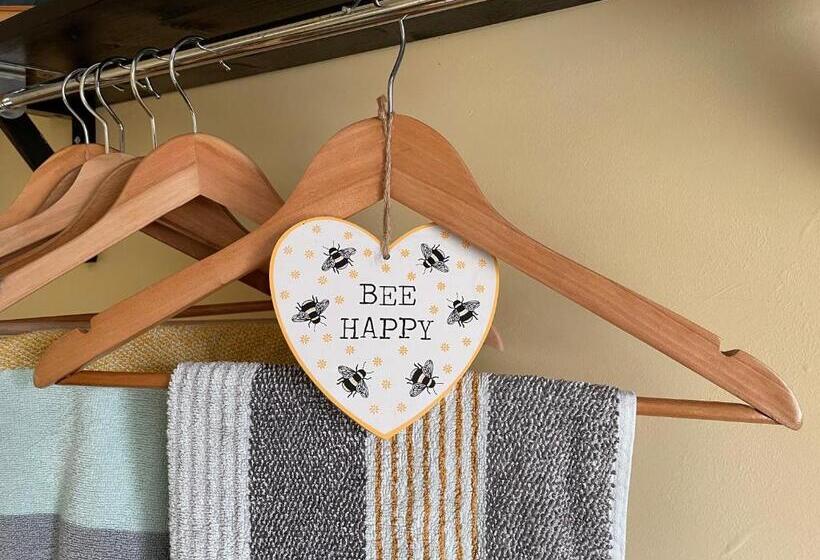 مبيت وإفطار Double Room In Newhaven With Own Tv & Microwave  Plus Cereal And Toast Breakfast