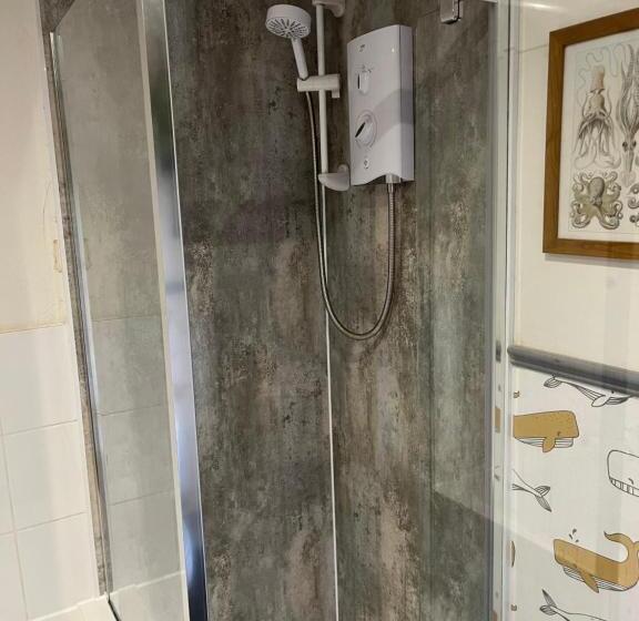 مبيت وإفطار Double Room In Newhaven With Own Tv & Microwave  Plus Cereal And Toast Breakfast