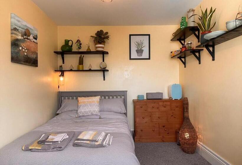 مبيت وإفطار Double Room In Newhaven With Own Tv & Microwave  Plus Cereal And Toast Breakfast