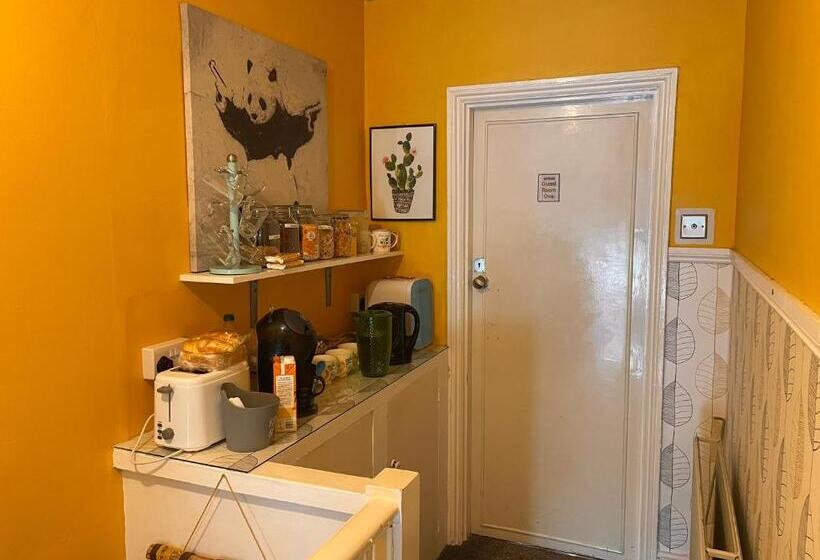 مبيت وإفطار Double Room In Newhaven With Own Tv & Microwave  Plus Cereal And Toast Breakfast