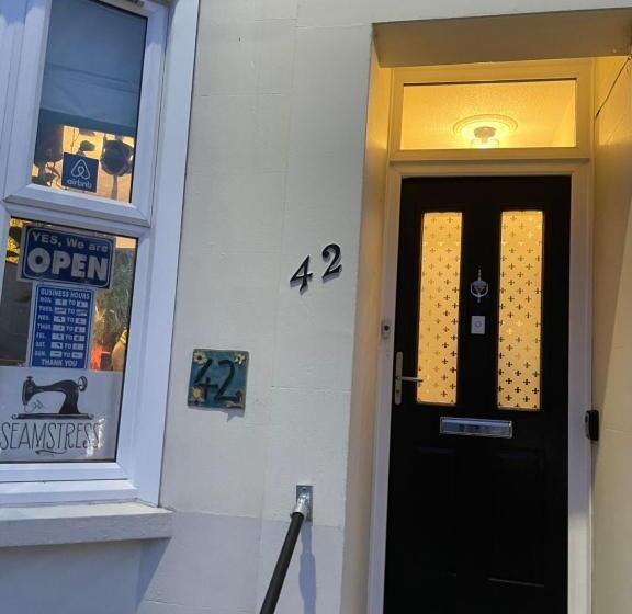 مبيت وإفطار Double Room In Newhaven With Own Tv & Microwave  Plus Cereal And Toast Breakfast