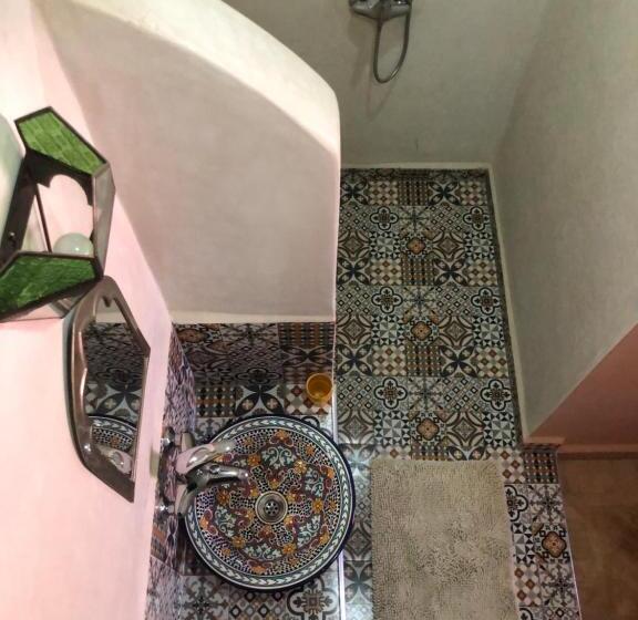 تختخواب و صبحانه Riad Tania Mozaik