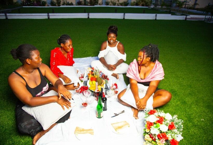 Bella Ella Hotel & Event Center