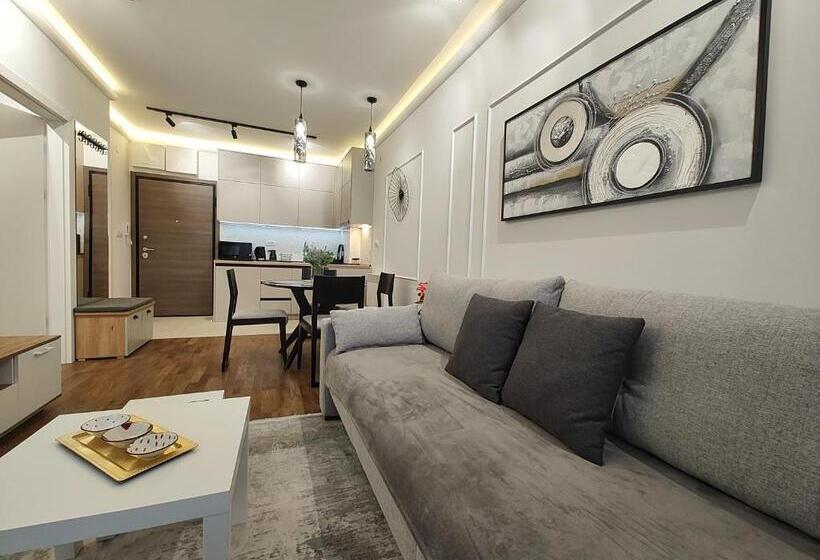 Velika Recepcija Cc Magnet