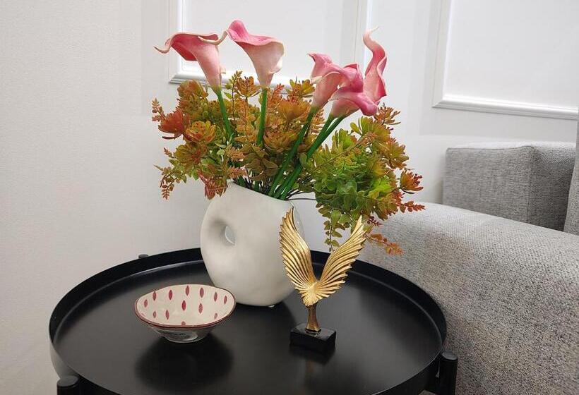 Velika Recepcija Cc Magnet