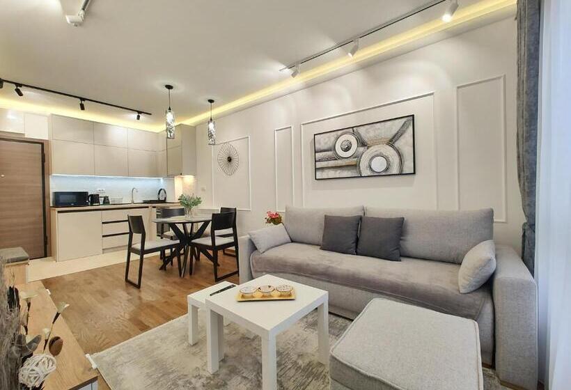 Velika Recepcija Cc Magnet