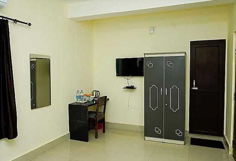 Fabhotel Ekamra Greens By Y Hotels