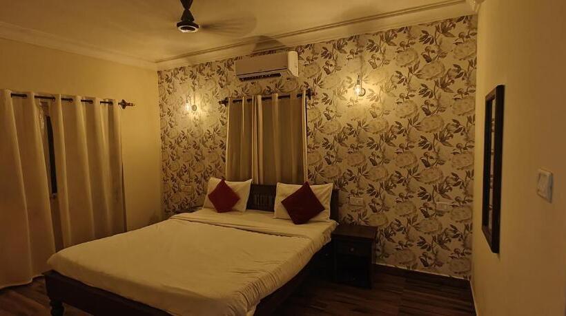 Отель Budget Baga Beach Resort Goa