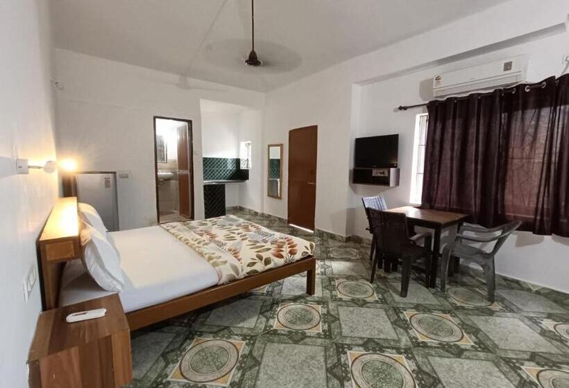 Отель Budget Baga Beach Resort Goa