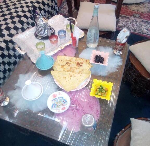 هتل Café Autor Dan Et Eger Nouvelle Restaurant