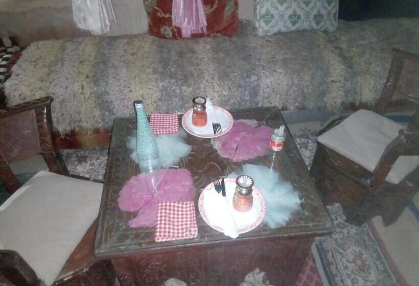 هتل Café Autor Dan Et Eger Nouvelle Restaurant