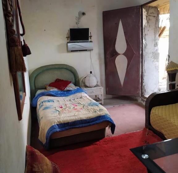 هتل Café Autor Dan Et Eger Nouvelle Restaurant