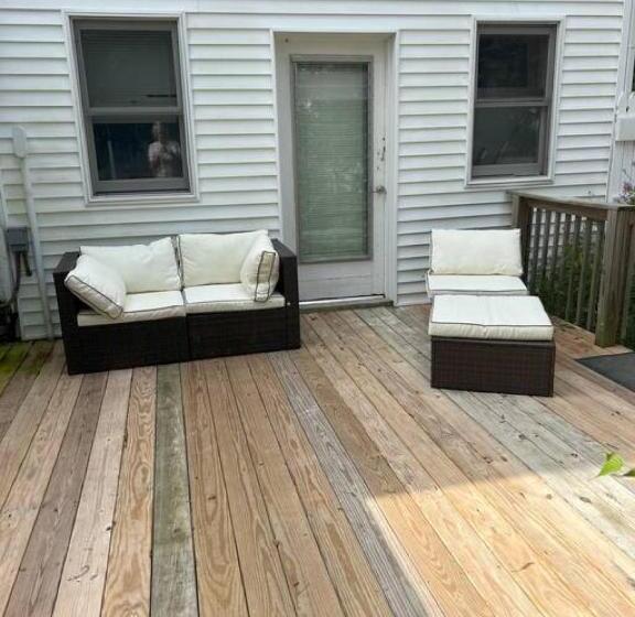 ホテル Charming Farmhouse On Working Red Haven Farm