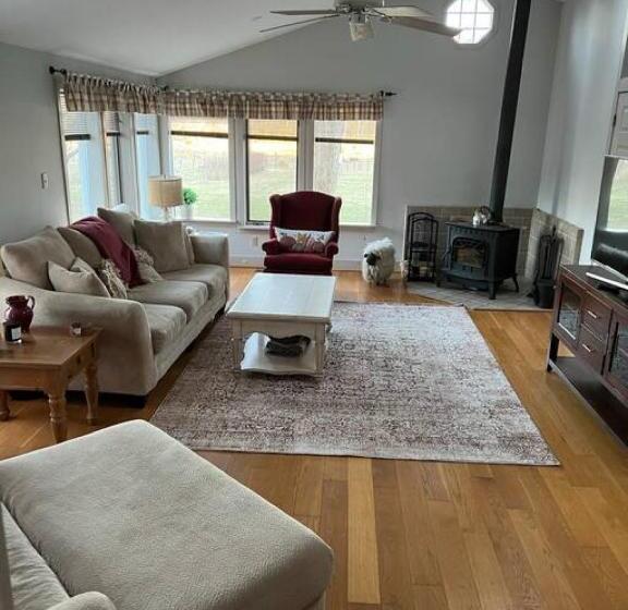 酒店 Charming Farmhouse On Working Red Haven Farm