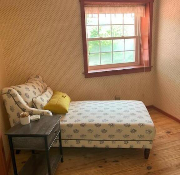 ホテル Charming Farmhouse On Working Red Haven Farm