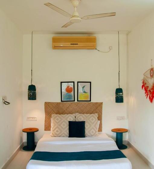 מלון כמוסות Zente Cafe & Stays