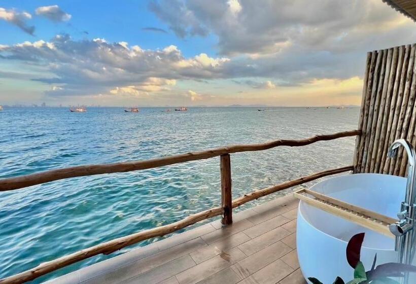 Hotel De  Ocean Land เดอ โอเชี่ยนแลนด์ เกาะล้าน