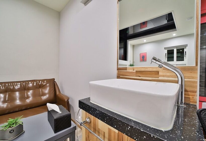 בית מלון כפרי Evian