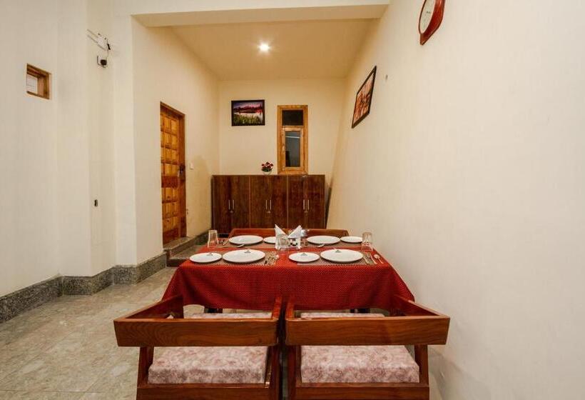 ホテル Hamta Foothills Cottage