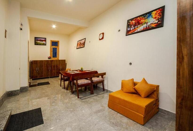 ホテル Hamta Foothills Cottage