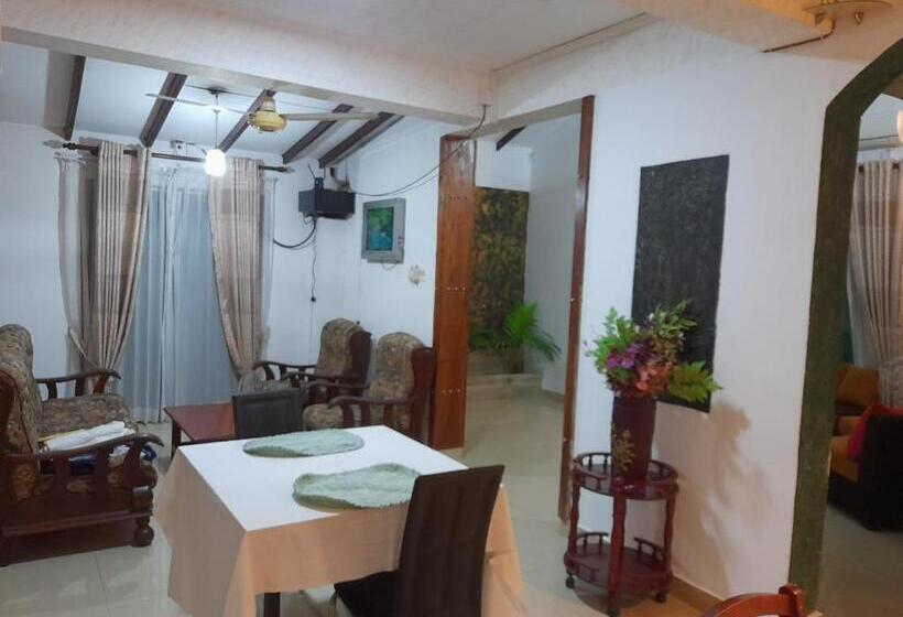 ホテル La Villa Katunayake