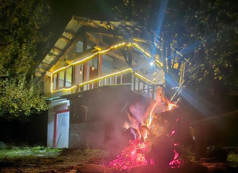 Отель Madmantra