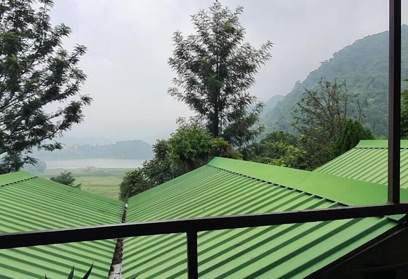 فندق Morni Lake Club