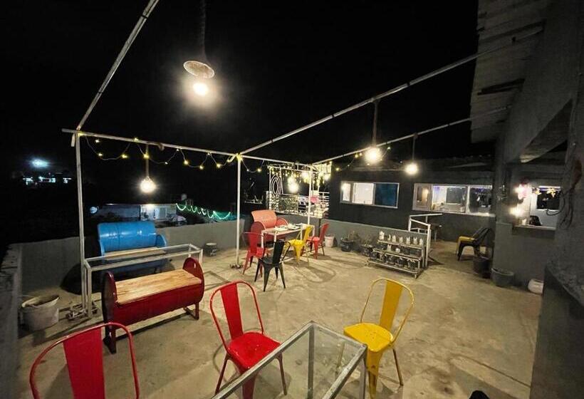 فندق Morni Lake Club